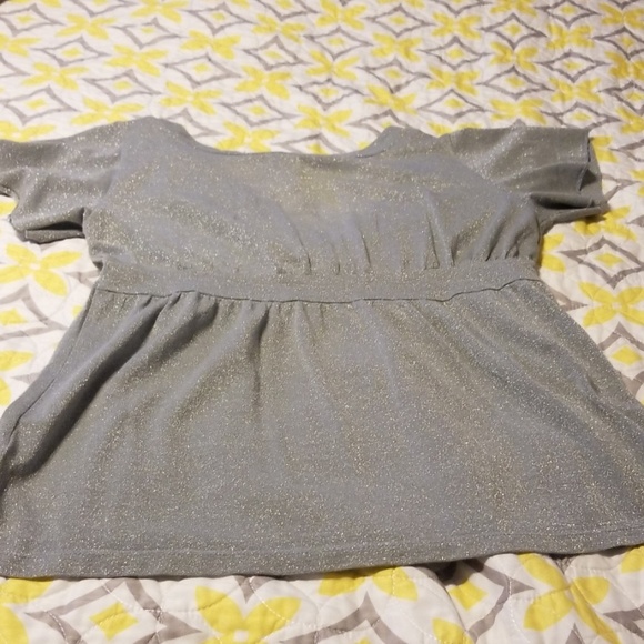👩 shimmery grey top ❤ - Picture 4 of 4